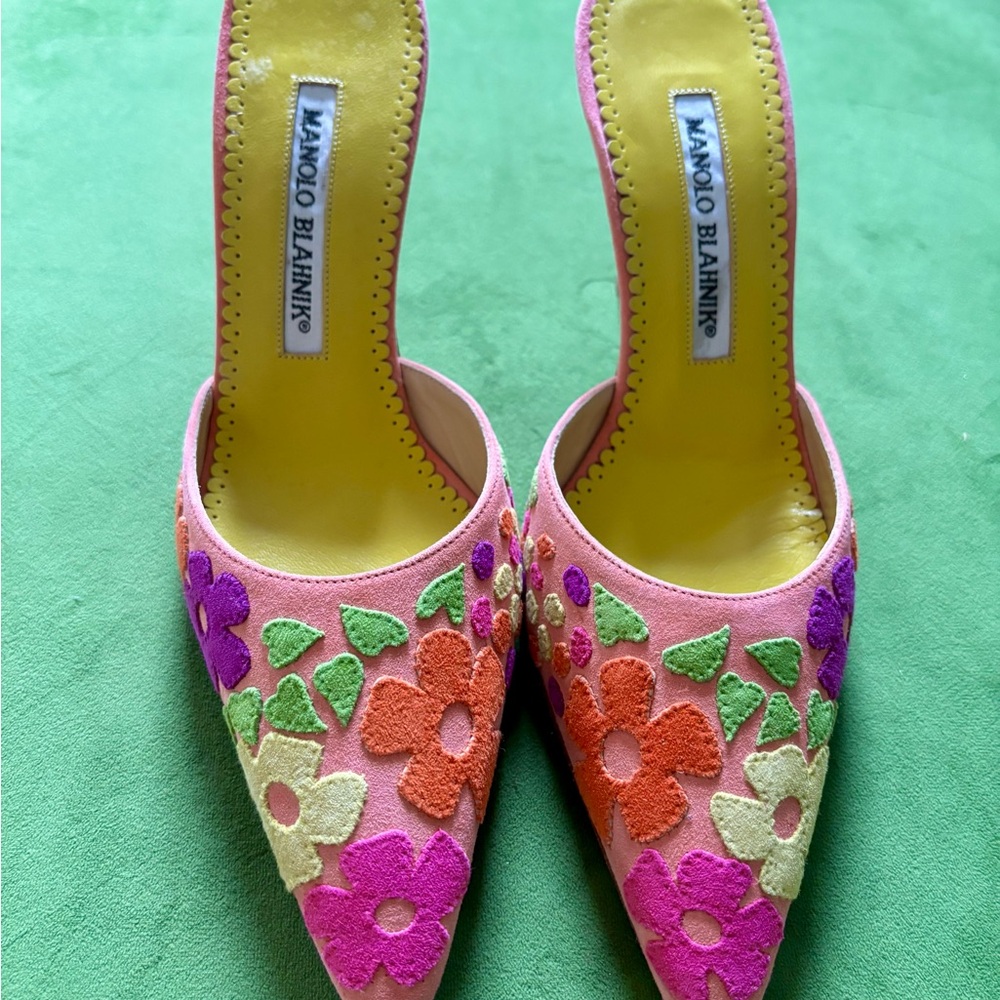 Manolo Blahnik Floral Embroidered Women's Shoes - Pink, Orange, Green